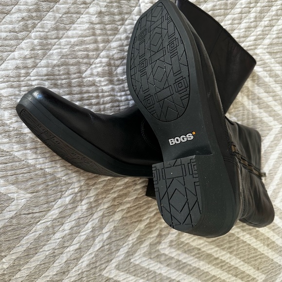 BOGS MID CALF LEATHER BOOT - Picture 5 of 12